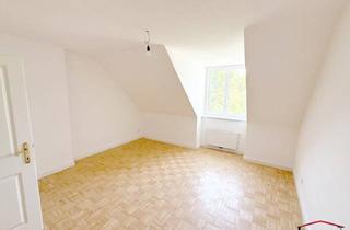 Wohnung kaufen in Strauchergasse, 8020 Graz, Provisionsfrei - Saniert - Erstbezug: eine Sehr Gut Angelegte und Helle 2-Zimmerwohnung im Dachgeschoss mit Eigengarten und Zusätzlichen Goodies!