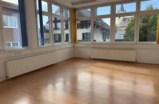Büro zu mieten in Hauptstraße, 5302 Henndorf am Wallersee, Helles Büro mit 2 Zimmern in zentraler Lage in Henndorf