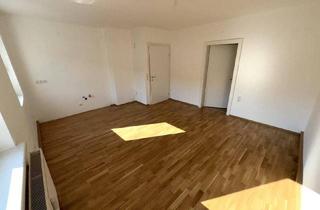 Wohnung mieten in Hans-Buchholzer-Straße, 4400 Steyr, Sonnige Grünlage & Entspannung pur: sanierte Singlewohnung im letzten Stock eines kleinen Mehrparteienhauses mit hellem Wohnbereich und separatem Schlafzimmer!