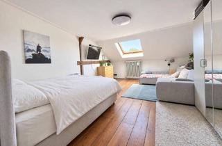 Wohnung kaufen in Schloßberg, 8010 Graz, Altbaucharme direkt am Augarten – großzügige Dachgeschosswohnung mit Schlossbergblick