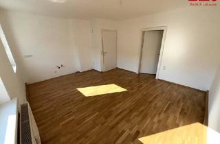 Wohnung mieten in Hans-Buchholzer-Straße, 4400 Steyr, Sonnige Grünlage & Entspannung pur: sanierte Singlewohnung im letzten Stock eines kleinen Mehrparteienhauses mit hellem Wohnbereich und separatem Schlafzimmer!