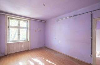 Wohnung kaufen in 1130 Wien, Neu Sanierungsbedürftige 2-Zimmer-Altbauwohnung mit Balkon in Hietzing