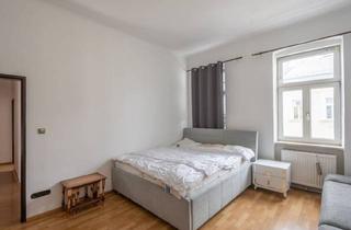Wohnung kaufen in 1120 Wien, Neu Sanierungsbedürftige 3,5-Zimmer-Altbauwohnung mit Bewilligter Balkonoption in Meidling