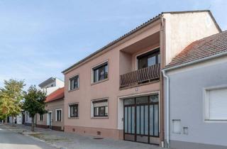 Einfamilienhaus kaufen in 7123 Mönchhof, Wohnhaus mit 107 m² Halle, Wirtschaftsgebäude & Hintauszufahrt – 890 m² Grundstück in Mönchhof