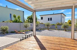 Haus kaufen in 7111 Parndorf, Kleines Paradies am privaten Badesee – modernes Haus mit mediterranem Garten & Traumterrasse