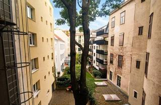 Wohnung kaufen in Mariahilfer Straße, 1060 Wien, Top Lage! 2-Zimmer Wohnung im 3. Stock mit Potential - Ruhige Seitengasse & Innenhoflage Nähe Mariahilferstraße & Westbahnhof!