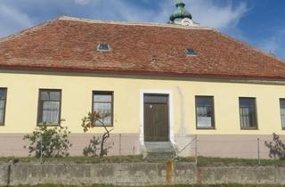 Haus kaufen in Eggenburg, 3730 Roggendorf, 3730 Roggendorf: Historisches, Ehemaliges Schulgebäude (Baujahr 1811) mit Optionalen Grünlandflächen
