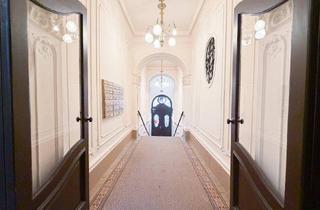 Wohnung kaufen in 1090 Wien, SERVITENVIERTEL: helle Altbau mit Flügeltüren & Fischgrätparkettboden