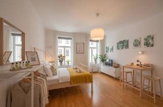 Wohnung kaufen in 1150 Wien, ++NEU++ Möblierte 1-Zimmer-Altbauwohnung mit 30 m², Lift und Einbauküche nahe U-Bahn