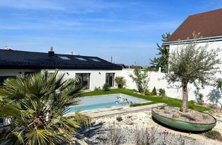 Villen zu kaufen in 7072 Mörbisch am See, Traumhafte Liegenschaft mit Pool, Seeblick und Überdachter Bootsgarage
